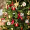 12er Set Weihnachtsanhänger Rentier – bunte Christbaumanhänger Deko aus Plüsch & Holz