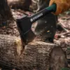 Axt Outdoor Axt mit Schutzhülle – robuste Camping- & Spaltaxt aus gehärtetem Stahl, rutschfester Griff, integrierter Hammer