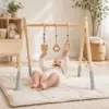 Holz-Spielbogen für Babys – 62 × 57 cm – mit 3 liebevoll gestalteten Anhängern