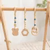 Holz-Spielbogen für Babys – 62 × 57 cm – mit 3 liebevoll gestalteten Anhängern
