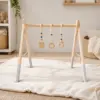 Holz-Spielbogen für Babys – 62 × 57 cm – mit 3 liebevoll gestalteten Anhängern