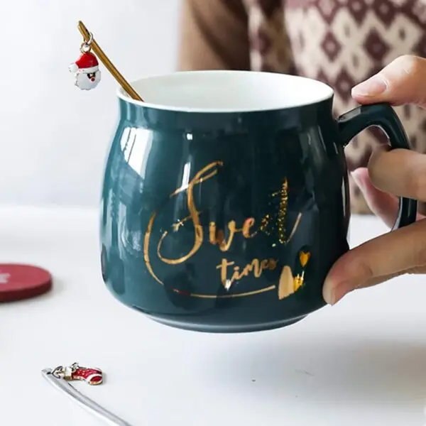6-teiliges Goldenes Weihnachtslöffel-Set – Kaffeelöffel mit Weihnachtsanhängern aus Edelstahl (13,5 cm)
