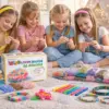Loom Bands Set 12750-teilig, 26 Farben, inklusive 500 Clips & 6 Häkelnadeln – Kreativset für Armbänder, Ringe und DIY Schmuck