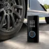Luftkompresor Bild 2 Akku-Luftkompressor tragbar bis 150 PSI – digitale elektrische Luftpumpe mit LCD-Display, LED-Licht, Auto-Abschaltung und 12-V-Autokabel