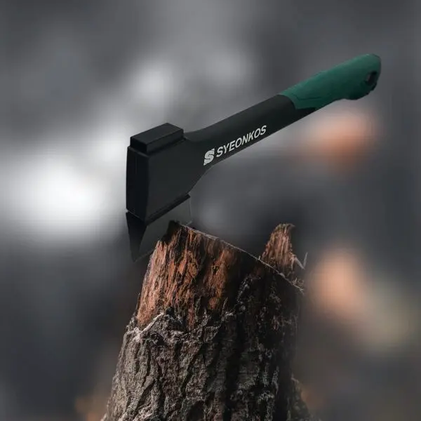 Outdoor Axt mit Schutzhülle – robuste Camping grün Outdoor Axt mit Schutzhülle – robuste Camping- & Spaltaxt aus gehärtetem Stahl, rutschfester Griff, integrierter Hammer