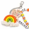 Start der Schule Einschulungs-Anhänger mit Geschenkbox – bunter Schulkind Schlüsselanhänger mit ABC-Perlen, Herz-Anhänger & Regenbogen – Geschenk zur Einschulung