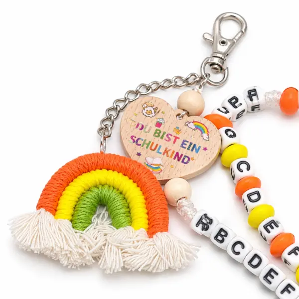 Start der Schule Einschulungs-Anhänger mit Geschenkbox – bunter Schulkind Schlüsselanhänger mit ABC-Perlen, Herz-Anhänger & Regenbogen – Geschenk zur Einschulung