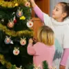 12er Set Weihnachtsanhänger Rentier – bunte Christbaumanhänger Deko aus Plüsch & Holz