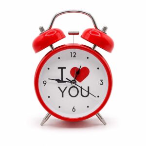 Roter Retro-Wecker „I Love You“ – analoger Dop